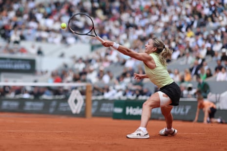 Maja Chwalinska stretches for a forehand return to Mirra Andreeva.