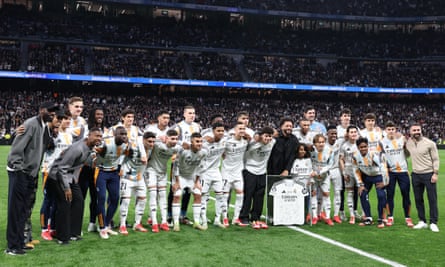 Former Real Madrid player Marcelo poses for a photo with the current crop of players.