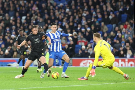Bart Verbruggen reacts to keep out an effort from Sunderland’s Dan Ballard