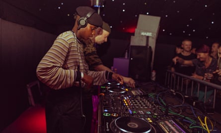 (L-R) Sherelle and Kode9’s B2B set.