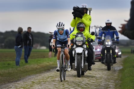 Lizzie Deignan making light work of the cobbles on the way to Roubaix.