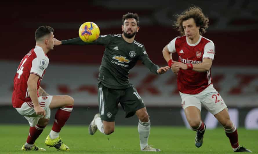 Bruno Fernandes in the centre of the action for Manchester United against Arsenal.