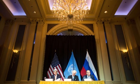 The US secretary of state, John Kerry (l), the UN special envoy for Syria, Staffan de Mistura (c) and Russia’s foreign minister, Sergei Lavrov (r) address the media after their meeting in Vienna