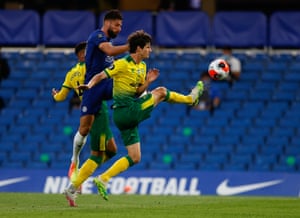 Giroud volleys the ball ahead of Klose and Godfrey.