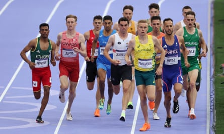 Stewart McSweyn is among the pace setters in the men's 1500m repechage round at Stade de France