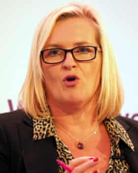 كارين سمارت.