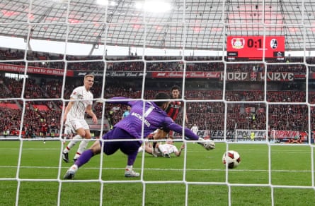 Ibrahim Maza draws Bayer Leverkusen level against the previous Bundesliga leaders Freiburg.