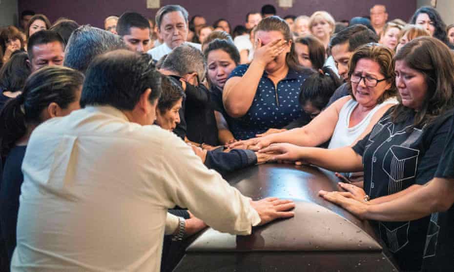 Sinaloa said farewell to Javier Valdez, 50, on Tuesday, with hundreds of mourners spilling out the back door of the chapel in a Culiacán funeral home.
