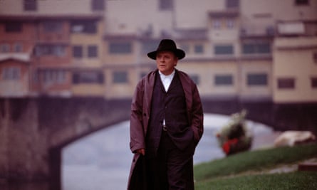 Anthony Hopkins, as Hannibal Lecter, on location in Florence.