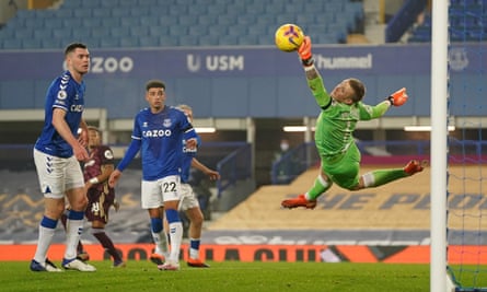 Jordan Pickford was kept busy as Everton’s defence struggled to deal with Leeds attacks.