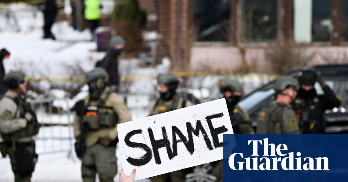 Tim Walz expresses 'anger' after fatal shooting of woman by ICE in Minnesota – video