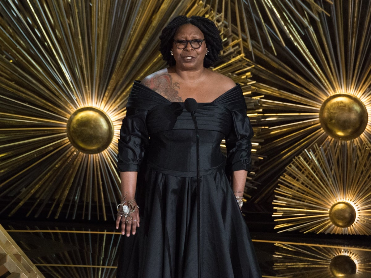 Beauty Site Apologises For Mistaking Whoopi Goldberg For Oprah Winfrey At Oscars Oscars 2016 The Guardian Oprah Beauty Awards 2022