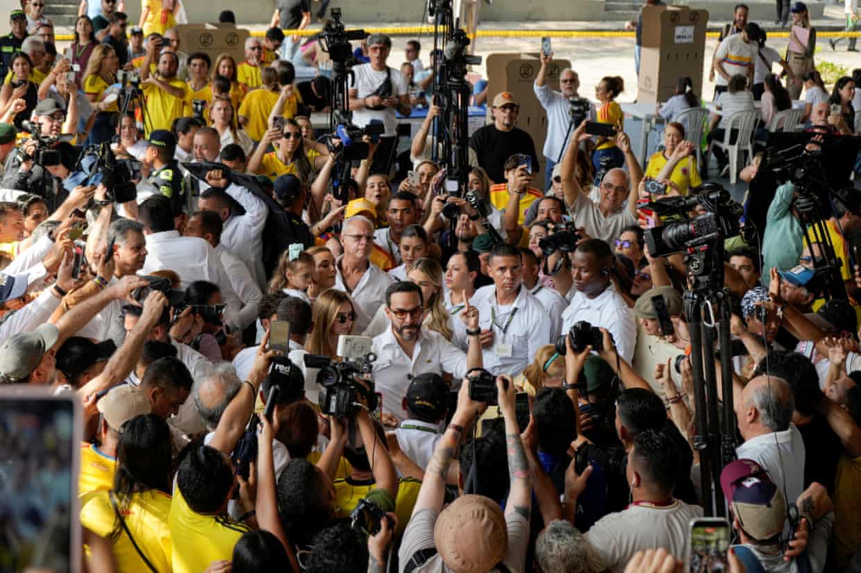 Abelardo de la Espriella surrounded by supporters outside a polling station