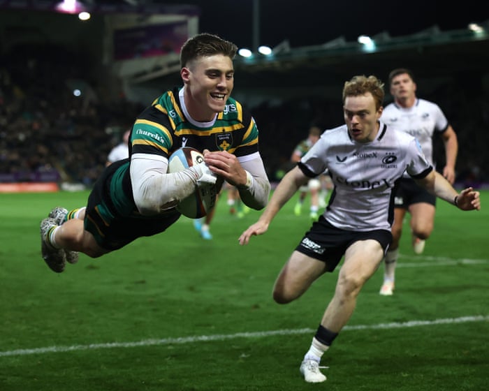 Tommy Freeman grabs four tries as Saints overwhelm Saracens in high-scoring thriller