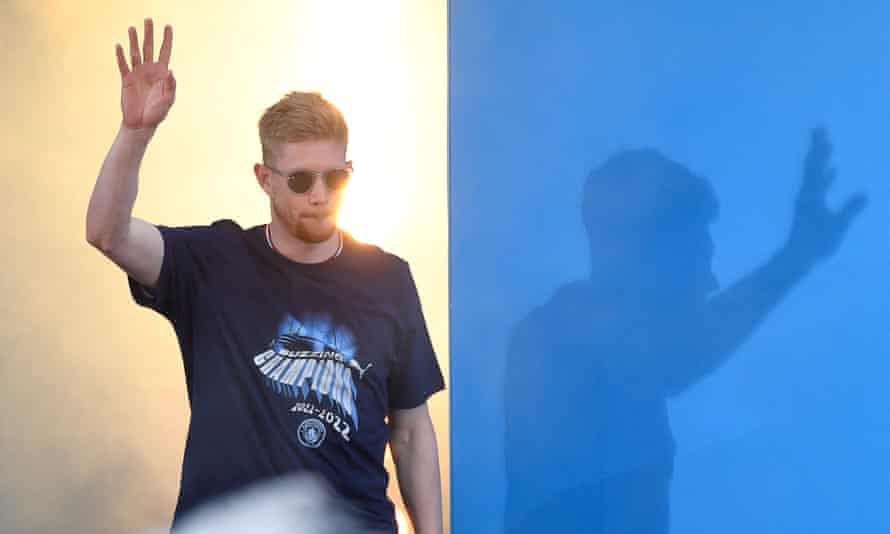 Kevin De Bruyne coaching in the Nations League.
