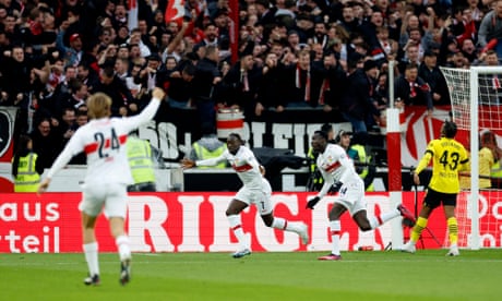 European roundup: Dortmund and Bayern slip, PSG close in on French title