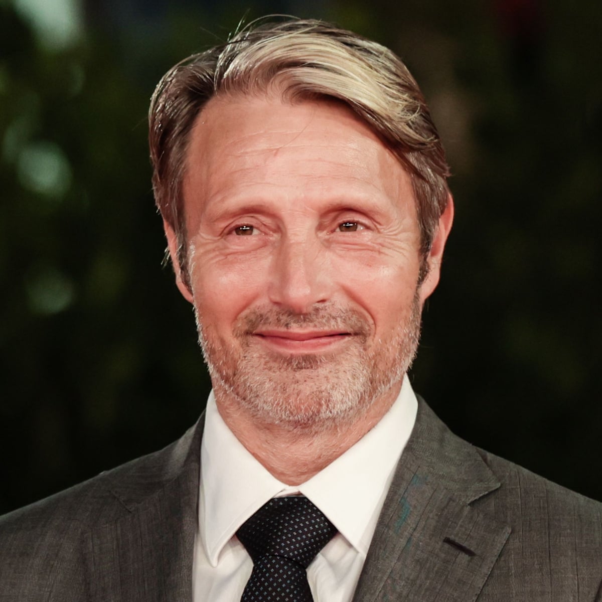 Mads Mikkelsen Lined Up To Replace Johnny Depp In Fantastic Beasts 3 Movies The Guardian