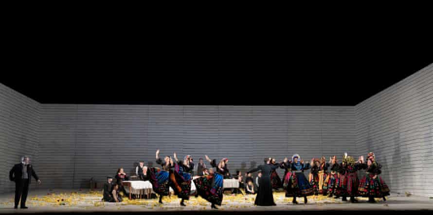 Genewa w Operze Królewskiej w reżyserii Klausa Goetha.