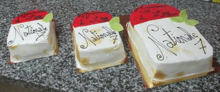 An artisan pâtissier in St Symphorien-de-Lay has created a cake that celebrates Route Nationale 7.