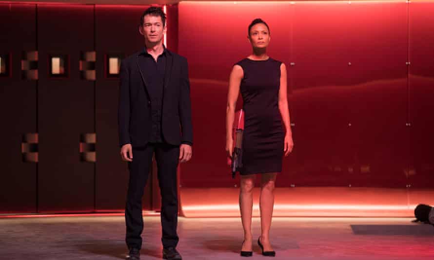Simon Quarterman as Lee Sizemore and Thandiwe Newton as Maeve Millay in Westworld.