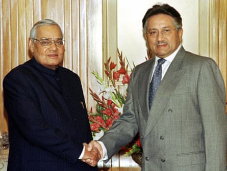Atal Bihari Vajpayee meets the Pakistani president Pervez Musharraf in Islamabad, 2004.