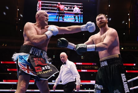 Tyson Fury in action against Arslanbek Makhmudov at Tottenham Hotspur Stadium on 11 April.