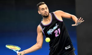 disadvantages of dating a married man