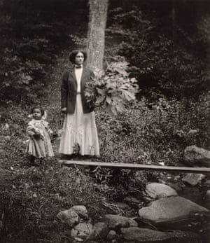 James Van Der Zee: Kate and Rachel Van Der Zee, Lenox, Massachusetts, 1909. Spanning photography’s development throughout the 20th and into the 21st century, Glickman Lauder’s collection dates back over 100 years. She highlighted the power, potential and responsibility of photography, recognising the vital role the camera has in our everyday lives