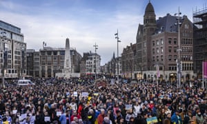 Protestues në sheshin Dam në Amsterdam, Holandë