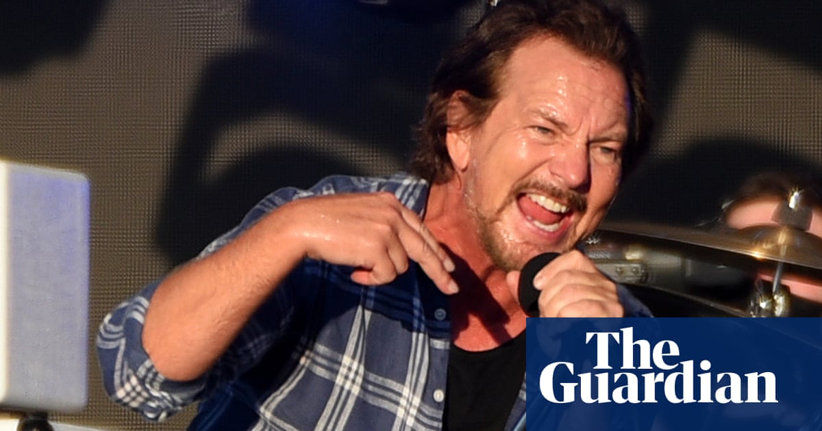Eddie Vedder cancels Pearl Jam concert due to throat damage from extreme weather