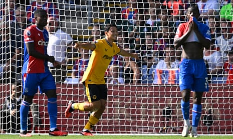 Arsenal v Manchester United: Premier League – live updates | Premier League 8 Hwang Hee-chan scores for Wolves
