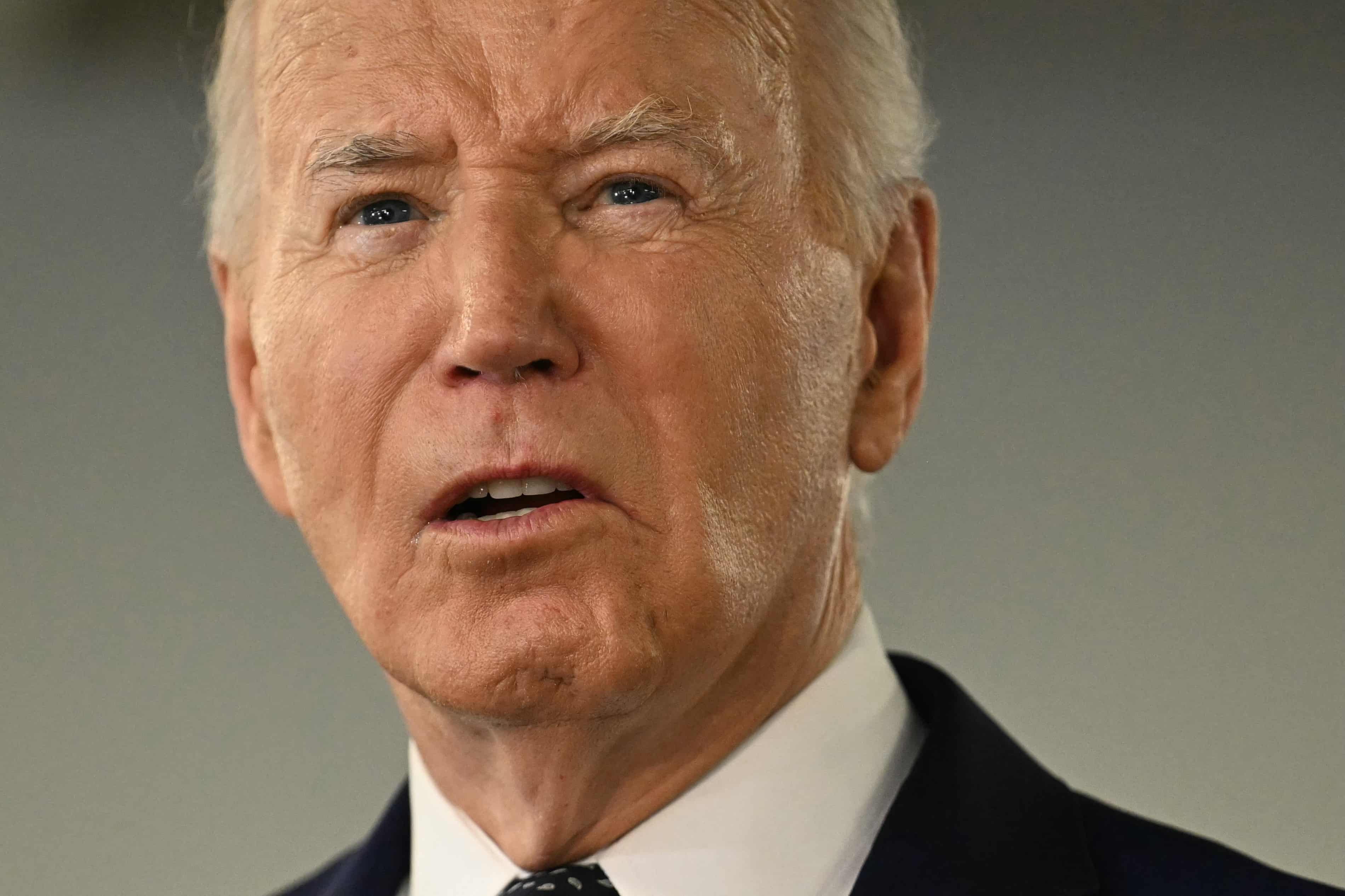 Cracks showing in Democratic support as Biden says he ‘nearly fell asleep on stage’ (theguardian.com)