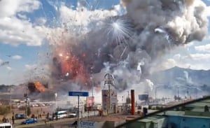 A massive explosion destroys the biggest fireworks market in Mexico