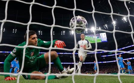 Xavi Simons scores a last minute penalty for Spurs against Atlético Madrid