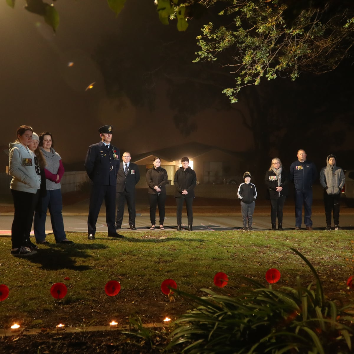 Australians Turn Out For Driveway Dawn Service To Mark Anzac Day In Time Of Coronavirus Anzac Day The Guardian