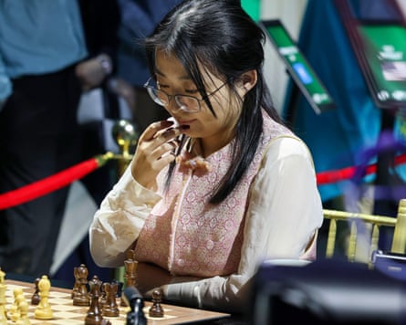 Ju Wenjun playing chess