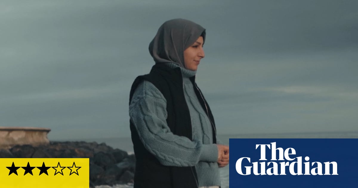 Blue Has No Borders review hunt for British identity in British seaside town maps the national psyche