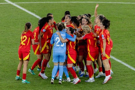 Spain celebrate after beating Germany in the Euro 2025 semi-finals