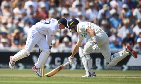 Will O'Rourke makes his ground after a mix-up between the two batters