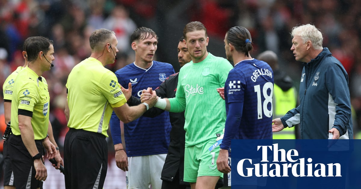 Everton's Grealish and Moyes hit out at referee over stoppage time