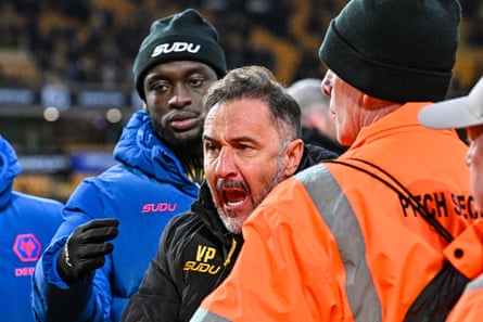 Vítor Pereira has an angry post-match exchange with supporters