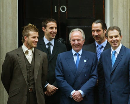 David Beckham (L) Gareth Southgate (2nd L) Manager Sven Goran Eriksson (C) and David Seaman (2nd R) outside No. 10 Downing Street