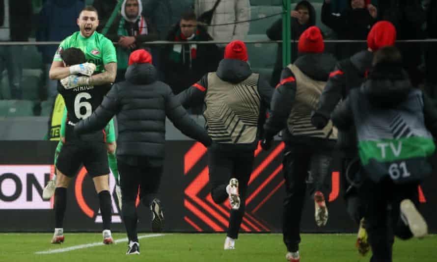 Aleksandr Selikhov's penalty save denied Leicester a late reprieve as Spartak Moscow held on to beat Legia Warsaw and top the group.
