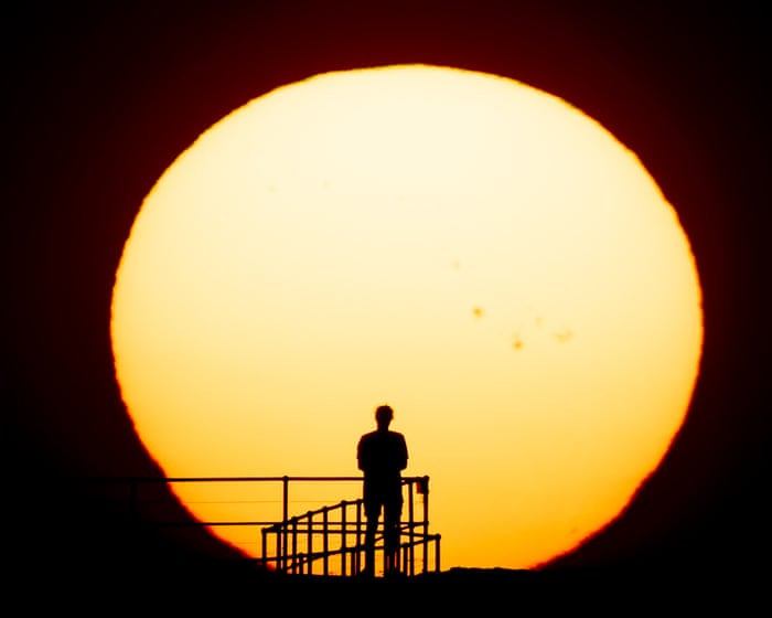 BoM says October will be hottest ever for Queensland and NT as heat records tumble