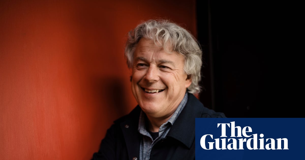 Alan Davies: Booze, Ego, Comedy & Cancer – A Brutally Honest Reflection