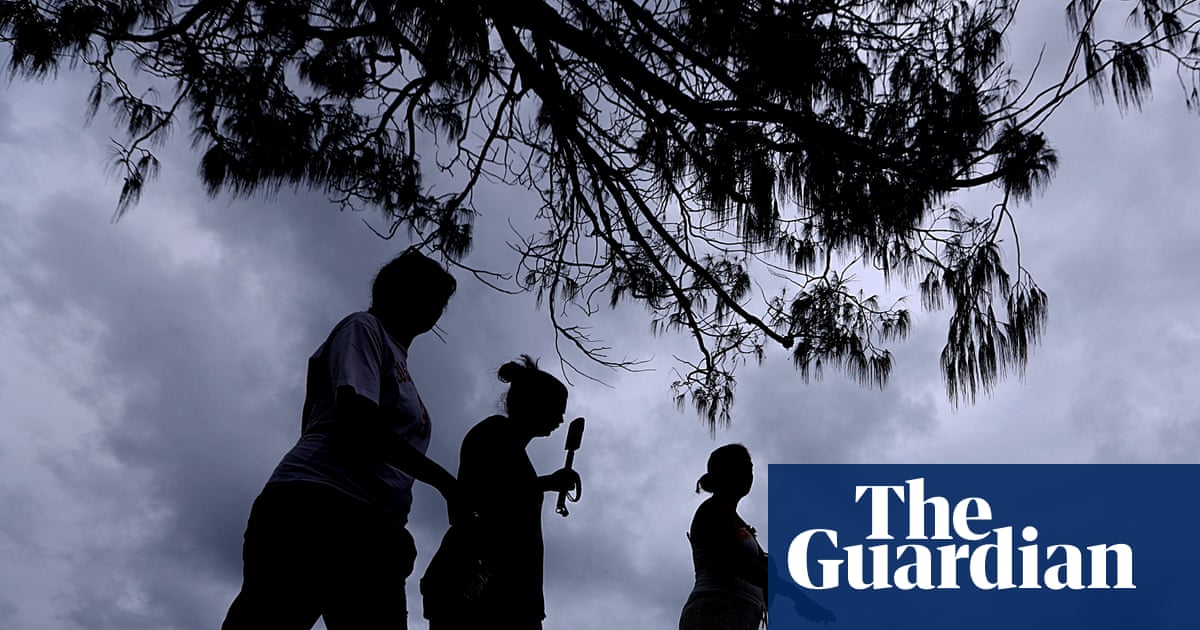 কুইন্সল্যান্ড এবং উত্তর এনএসডব্লিউতে ঝড়ের কারণে শিলাবৃষ্টি, আকস্মিক বন্যা এবং টর্নেডো সম্পর্কে সতর্ক করেছে আবহাওয়া ব্যুরো। কুইন্সল্যান্ড এবং উত্তর এনএসডব্লিউতে ঝড়ের কারণে শিলাবৃষ্টি, আকস্মিক বন্যা এবং টর্নেডো সম্পর্কে সতর্ক করেছে আবহাওয়া ব্যুরো।