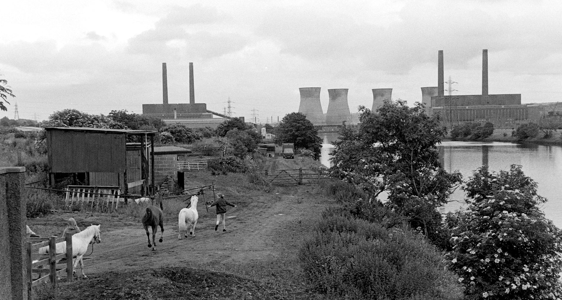The Stella South power station, looking east down the Tyne from Newburn, 1986.