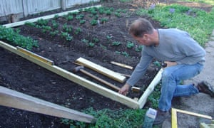 Cómo diseñé y construí mi jardín comestible 2 Making beds for a vegetable garden