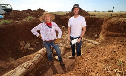 Cattlewoman Cassandra Prince and palaeontologist Espen Knutsen.