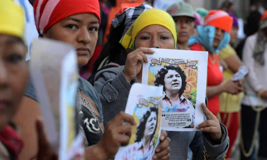 Lenca indigenous women protest against the murder of Honduran enviromnentalist Berta Caceres, in front of the Public Ministry in Tegucigalpa on April 5, 2016.